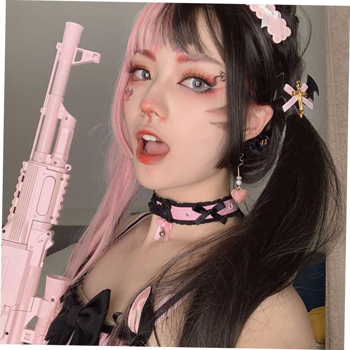 MAGICLULU Damen Lange Perücke Schwarz Und Rosa Glatte Farbverlaufsperücke Für Halloween Cosplay Partys Haarschmuck Kunsthaarperücke Mit Mittelteil Für Frauen